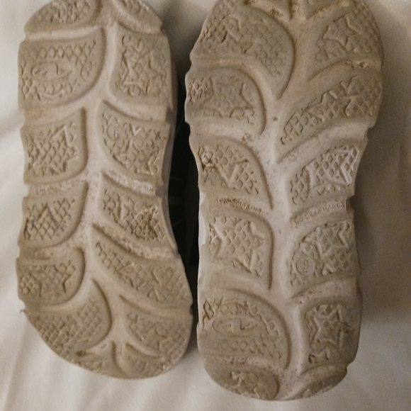 Athletic Works light up toddler sneakers - Picture 14 of 16